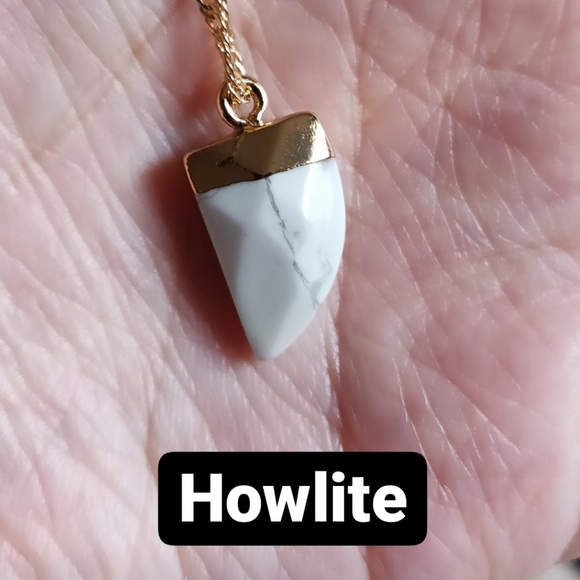 Natural 🔮🤍 crystal pendant 🤍🔮 gold chained necklaces - Picture 7 of 11